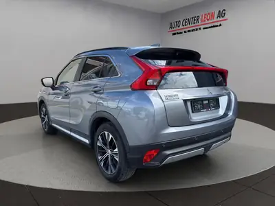 Mitsubishi Eclipse Cross 1.5 T-Mivec Style 4WD — SUV compact polyvalent, 4x4 intégral et caméra — interior