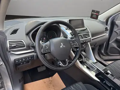 Mitsubishi Eclipse Cross 1.5 T-Mivec Style 4WD — SUV compact polyvalent, 4x4 intégral et caméra — Thumbnail 10