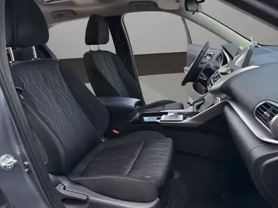 Mitsubishi Eclipse Cross 1.5 T-Mivec Style 4WD — SUV compact polyvalent, 4x4 intégral et caméra — Thumbnail 17