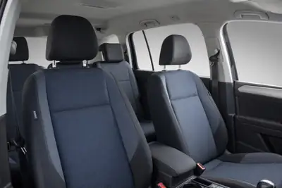 VW Touran 1.6 TDI BlueMotion — Monospace familial économique et fiable — Miniatur 12