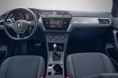 VW Touran 1.6 TDI BlueMotion — Monospace familial économique et fiable — Miniatur 11