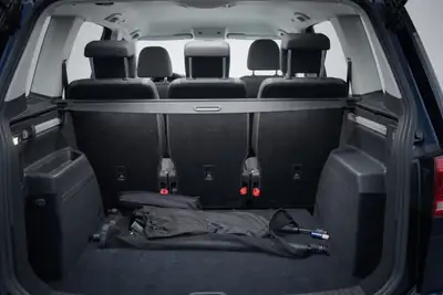 VW Touran 1.6 TDI BlueMotion — Monospace familial économique et fiable — Miniatur 15