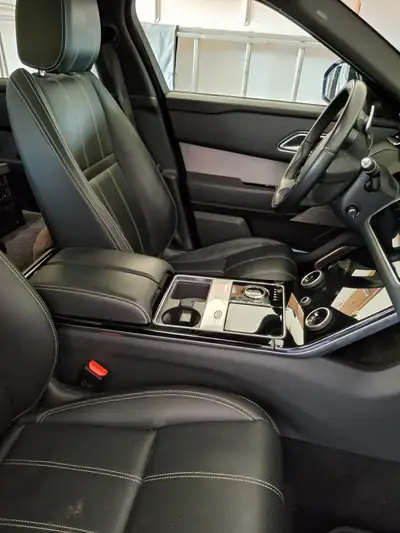 Land Rover Range Rover Velar P 250 S — SUV premium 4x4, élégant et robuste — tableau de bord