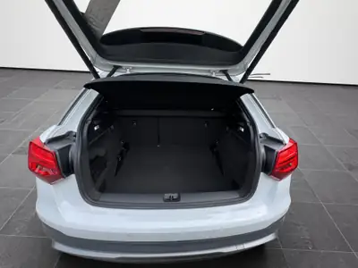 Audi Q2 1.5 35 TFSI Sport S-Tronic — SUV compact dynamique, 40'700 km seulement — Miniature 17