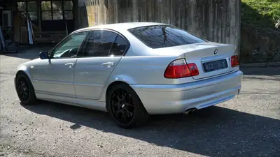 BMW 330i M-Sportpaket 2002 — Berline sportive allemande, entretien récent et sans sinistre — Seitenansicht