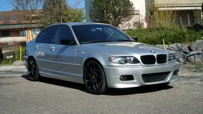 BMW 330i M-Sportpaket 2002 — Berline sportive allemande, entretien récent et sans sinistre — Außenansicht