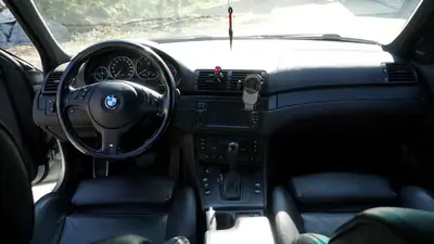 BMW 330i M-Sportpaket 2002 — Berline sportive allemande, entretien récent et sans sinistre — Armaturenbrett
