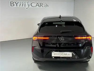 Opel Astra 1.6 PHEV Turbo — Berline hybride rechargeable, 21 700 km seulement — intérieur