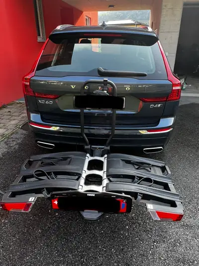 Volvo XC60 D4 AWD Inscription — SUV premium diesel, traction intégrale, 165000 km — exterior view