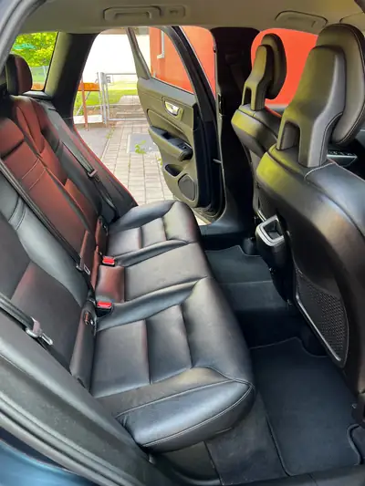 Volvo XC60 D4 AWD Inscription — SUV premium diesel, traction intégrale, 165000 km — detail