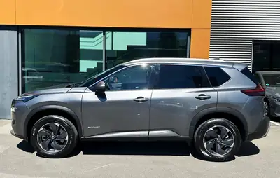 Nissan X-Trail 1.5 VC-T e-Power 4WD — SUV 7 places hybride rechargeable, seulement 20'000 km — side view