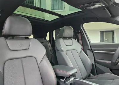 Audi Q8 e-tron 50 Black Edition — SUV électrique premium, très peu kilométré — Armaturenbrett