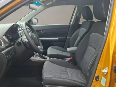 Suzuki Vitara 1.4 T Sakura Hybrid 4x4 — SUV compact hybride, traction intégrale performante — detail