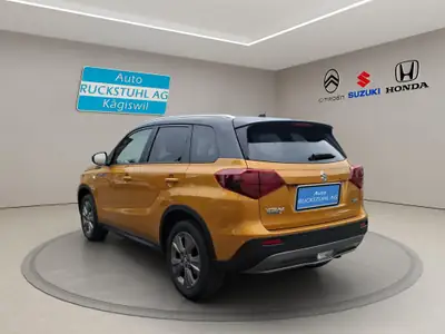 Suzuki Vitara 1.4 T Sakura Hybrid 4x4 — SUV compact hybride, traction intégrale performante — dashboard