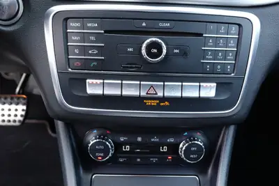 Mercedes-Benz CLA 220 Break — Diesel 177 ch, Pack AMG, Technologie complète — Miniature 14