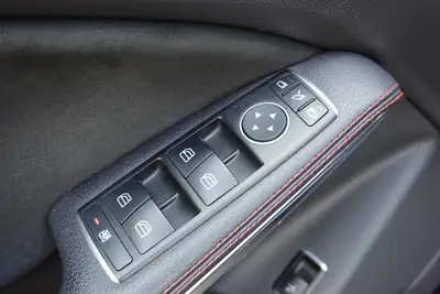 Mercedes-Benz CLA 220 Break — Diesel 177 ch, Pack AMG, Technologie complète — Miniature 17