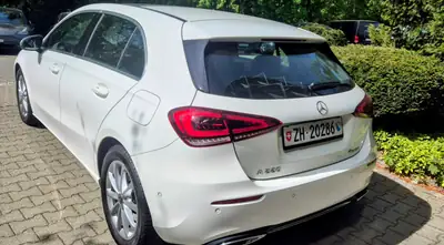Mercedes-Benz Classe A 220 — Berline compacte premium 4x4, 39 600 km seulement — Heckansicht