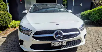 Mercedes-Benz Classe A 220 — Berline compacte premium 4x4, 39 600 km seulement — Innenraum