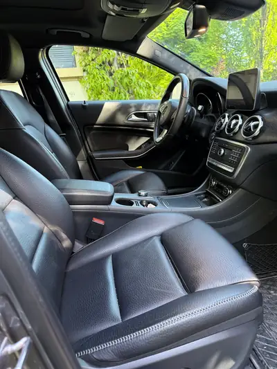 Mercedes-Benz GLA 250 4Matic — SUV compact polyvalent, faible kilométrage — tableau de bord