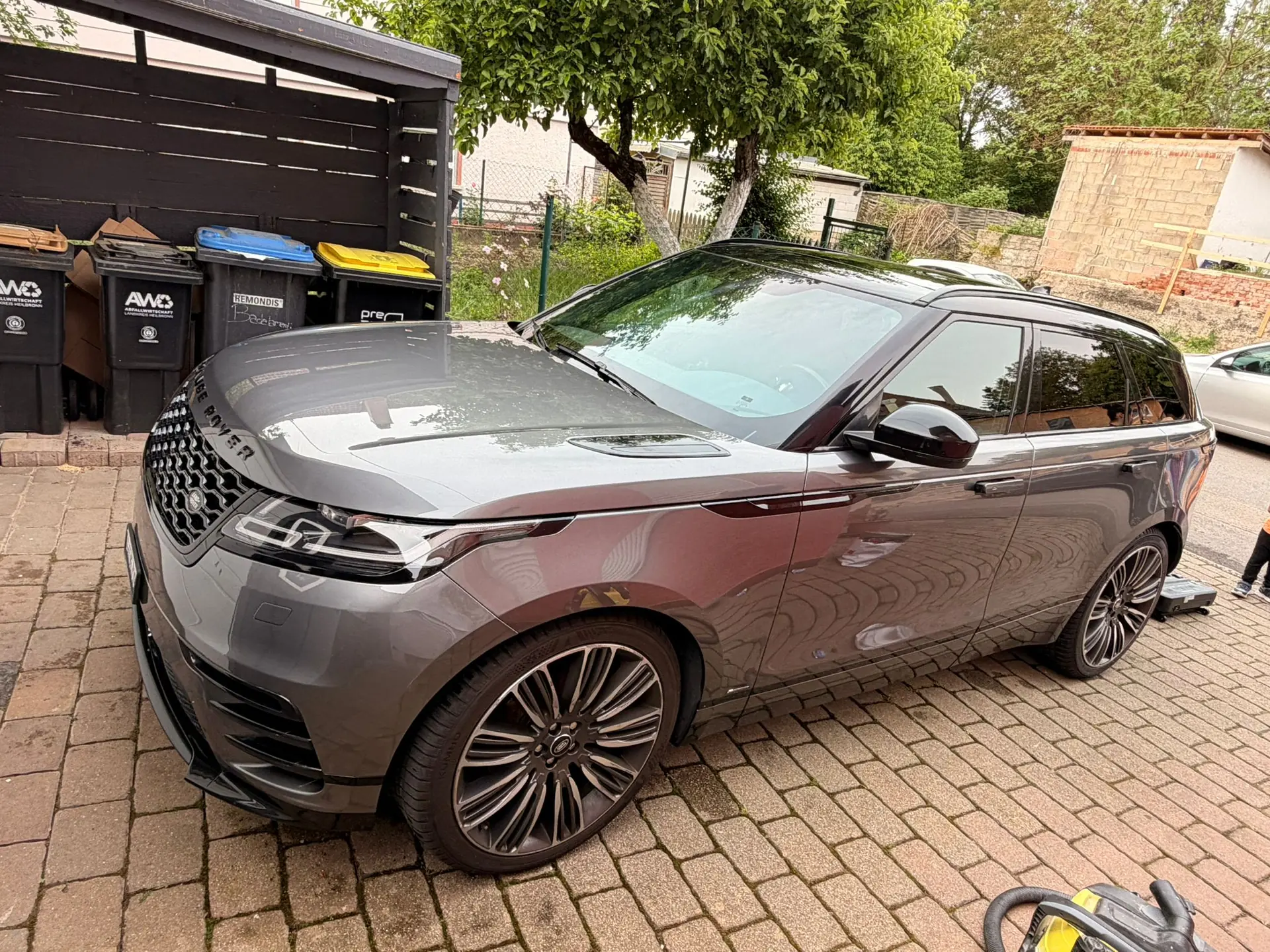 Range Rover Velar R-Dynamic D 300 HSE — SUV premium diesel, 4x4 intégral — vue extérieure