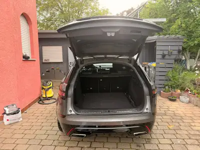 Range Rover Velar R-Dynamic D 300 HSE — SUV premium diesel, 4x4 intégral — détail