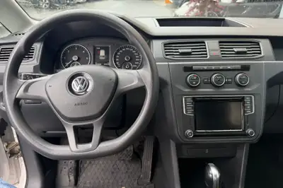 VW Caddy 2.0 TDI 150 — Utilitaire fiable, moteur diesel puissant, sans sinistre — Thumbnail 9