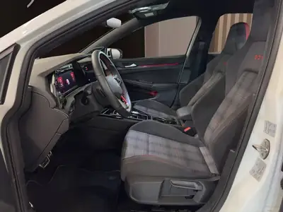 VW Golf 2.0 TSI GTI DSG 2024 — Sportivité et transmission automatique, 44'520 km seulement — détail