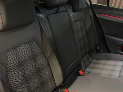 VW Golf 2.0 TSI GTI DSG 2024 — Sportivité et transmission automatique, 44'520 km seulement — Miniature 8