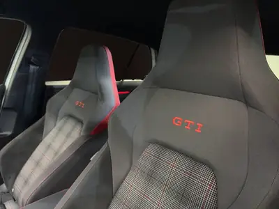 VW Golf 2.0 TSI GTI DSG 2024 — Sportivité et transmission automatique, 44'520 km seulement — Miniature 15