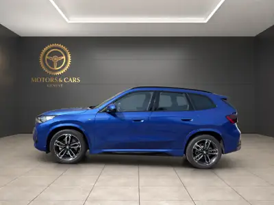 BMW X1 xDrive 23i 48V M Sport — Hybride léger, 12 600 km, toit panoramique — Seitenansicht