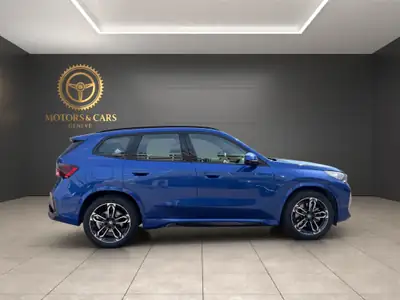 BMW X1 xDrive 23i 48V M Sport — Hybride léger, 12 600 km, toit panoramique — Detail