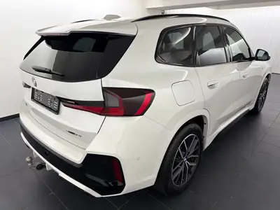 BMW X1 sDrive 18i M Sport 2025 — SUV compact dynamique, première main, 8600 km — rear view