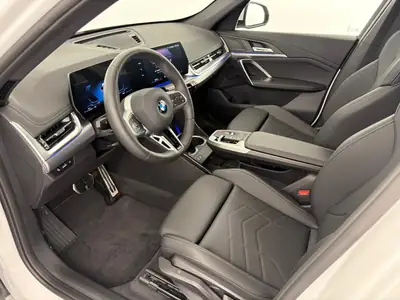 BMW X1 sDrive 18i M Sport 2025 — SUV compact dynamique, première main, 8600 km — dashboard