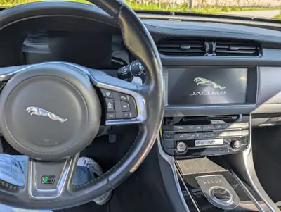 Jaguar XF Sportbrake 2.0D 240 R-Sport AWD — Break sportif, 126'000 km, sans sinistre — Miniature 7