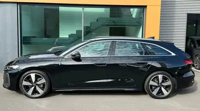 Audi A5 Avant 2.0 TFSI S-Line 2025 — Berline sportive hybride légère, 6 500 km seulement — rear view
