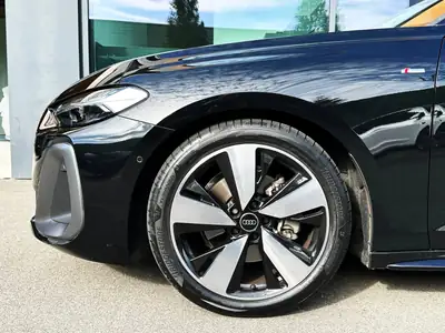 Audi A5 Avant 2.0 TFSI S-Line 2025 — Berline sportive hybride légère, 6 500 km seulement — interior