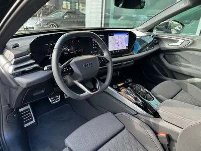 Audi A5 Avant 2.0 TFSI S-Line 2025 — Berline sportive hybride légère, 6 500 km seulement — Thumbnail 9