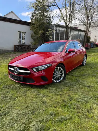 Mercedes-Benz A 200 Progressive — Berline compacte 163 ch, 115'000 km, sans sinistre — fianco
