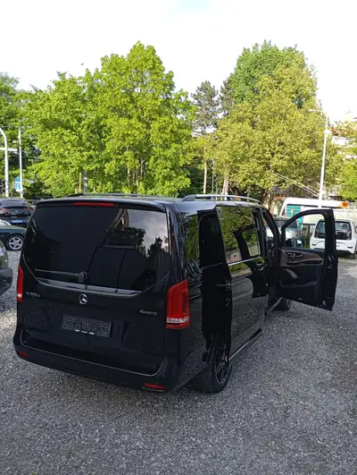Mercedes-Benz V 300 d Extralang Avantgarde 4Matic — Monospace Premium 8 places, diesel performant — tableau de bord