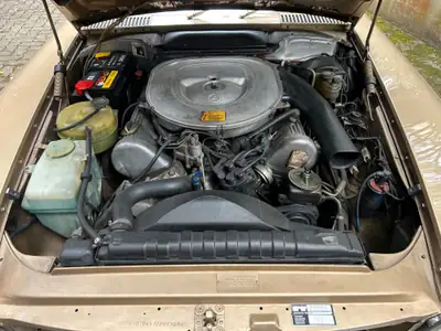 Mercedes-Benz SL 500 — Chef-d'œuvre cabriolet des années 80, 326 ch de pure élégance — dashboard