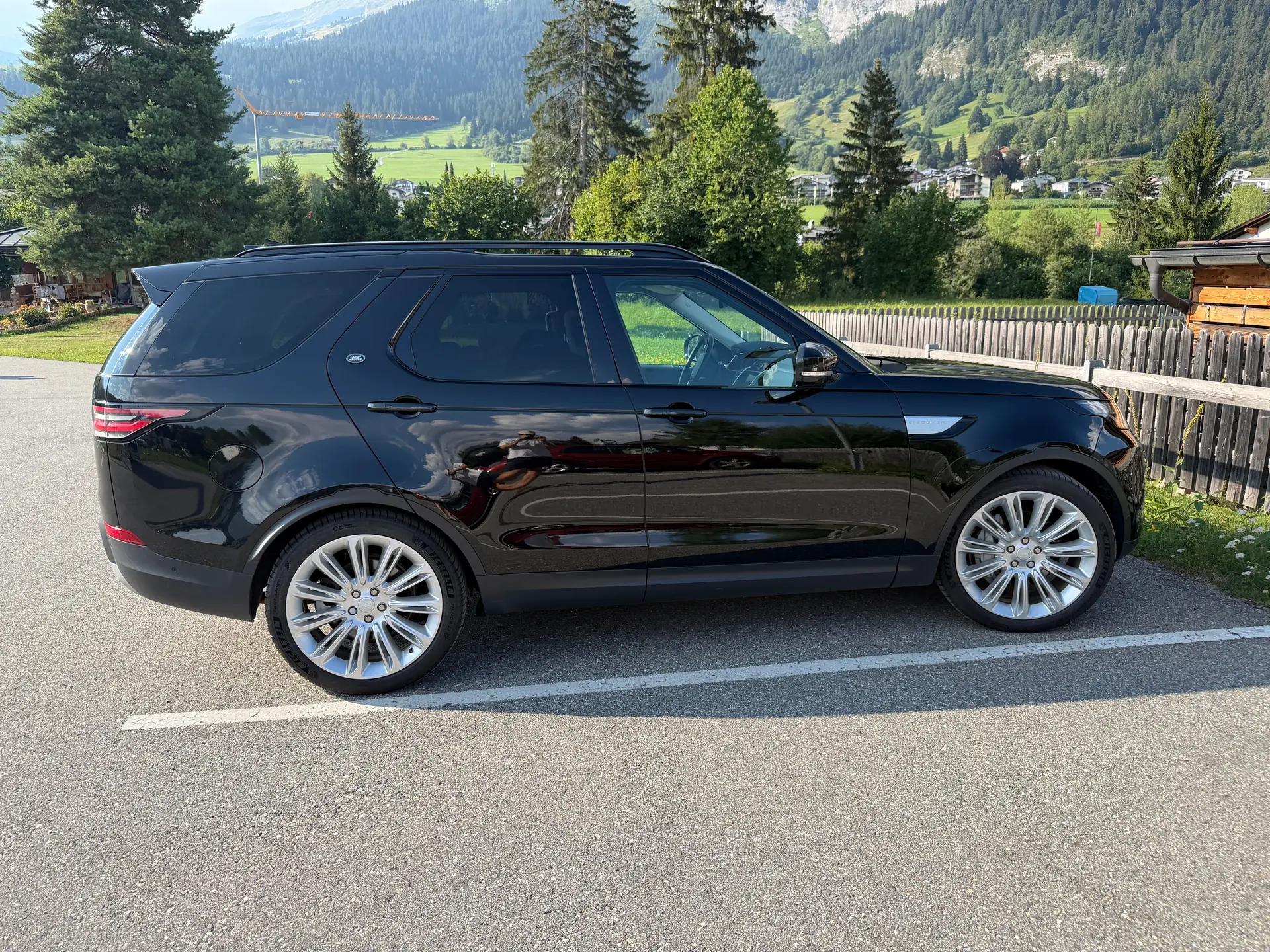 Land Rover Discovery 3.0 SDV6 HSE — SUV premium 7 places, toit panoramique, équipement complet — Außenansicht
