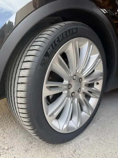 Land Rover Discovery 3.0 SDV6 HSE — SUV premium 7 places, toit panoramique, équipement complet — Detail