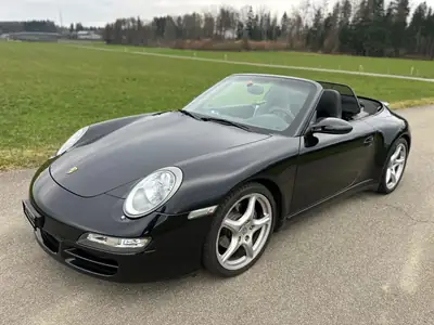 Porsche 911 Cabriolet Carrera 4 — Roadster mythique, 345 ch et transmission manuelle — côté