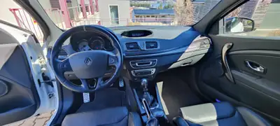 Renault Mégane Coupé 2.0 Turbo R.S. Cup — 265 ch, sportive française authentique — Armaturenbrett