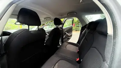Citroën C5 Tourer 1.6 Turbo — Break spacieux, entretien récent et bon état — Miniature 9