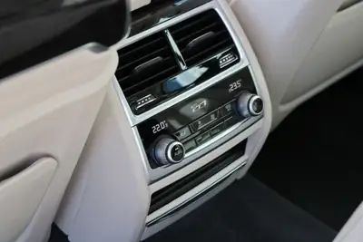BMW 740d xDrive — Berline de prestige diesel, M-Paket, 148'000 km — Thumbnail 17