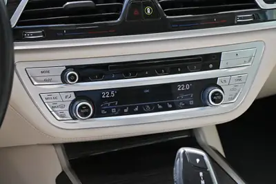 BMW 740d xDrive — Berline de prestige diesel, M-Paket, 148'000 km — Thumbnail 20
