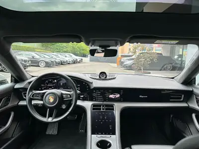 Porsche Taycan Cross Turismo Turbo S — Performance électrique 625 ch, 33 900 km seulement — côté