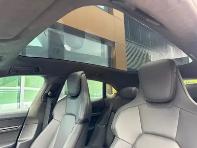 Porsche Taycan Cross Turismo Turbo S — Performance électrique 625 ch, 33 900 km seulement — détail
