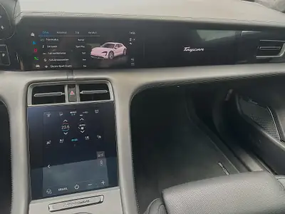 Porsche Taycan Cross Turismo Turbo S — Performance électrique 625 ch, 33 900 km seulement — Miniature 8